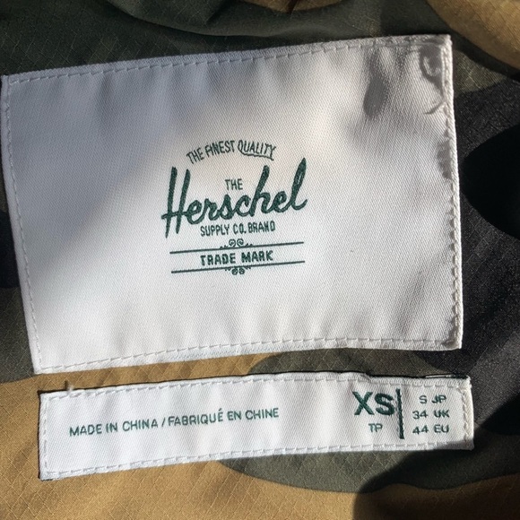 The Herschel Supply co brand Green Camo Print Windbreaker Jacket XS - Picture 3 of 7